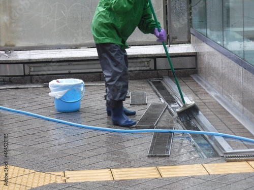 雨の日の清掃　〜Cleaning on a rainy day photo