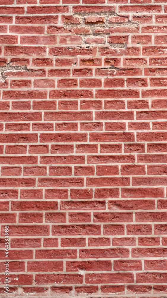 Pared de ladrillos rojos y piedra en fachada monumental de edificio antiguo Pared de ladrillos rojos y piedra en fachada monumental de edificio antiguo