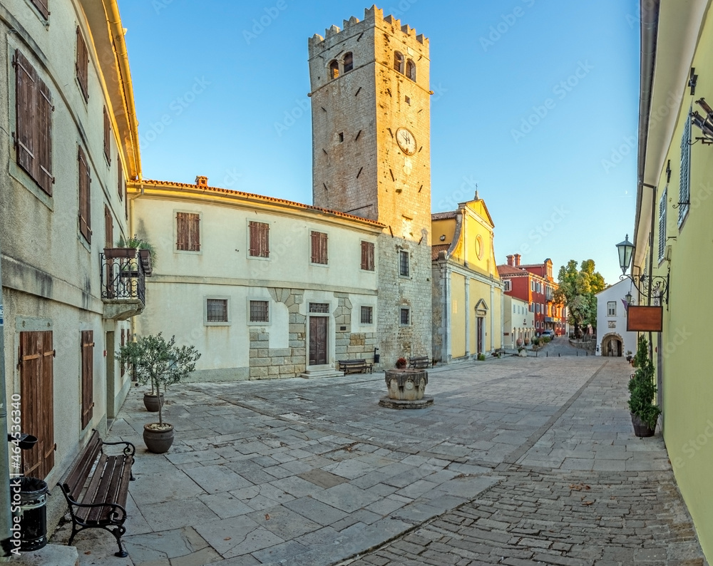 Obraz premium Panorama over the central square of Motovun with St. Stephen's church and city gate at sunrise