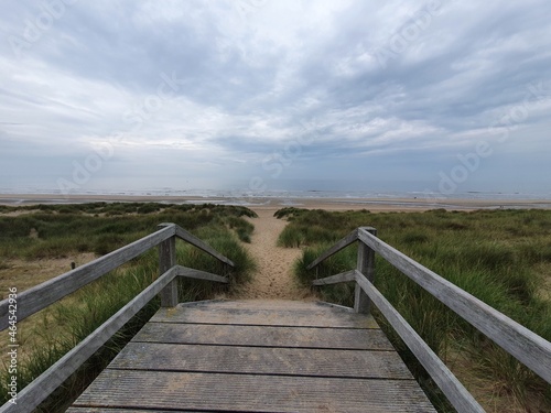 holztreppe zum sandstrand