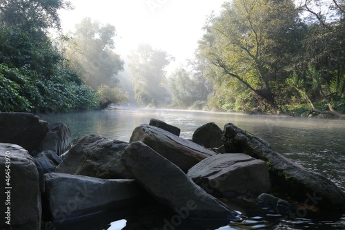 Frühnebel lichtet sich am Fluss Wupper photo