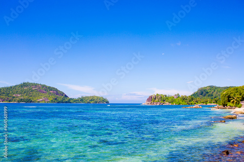 Fototapeta Naklejka Na Ścianę i Meble -  Beautiful nature of the sea tropical landscape. Exotic tropical nature of the Seychelles, a white beach surrounded by palm trees and granite rocks.