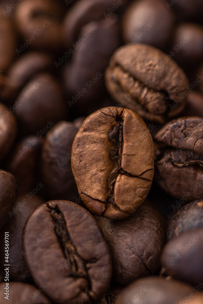 Naklejka premium Close-up shot of aromatic Arabica coffee beans