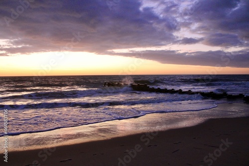 Fototapeta Naklejka Na Ścianę i Meble -  Sunrise on the beach 
