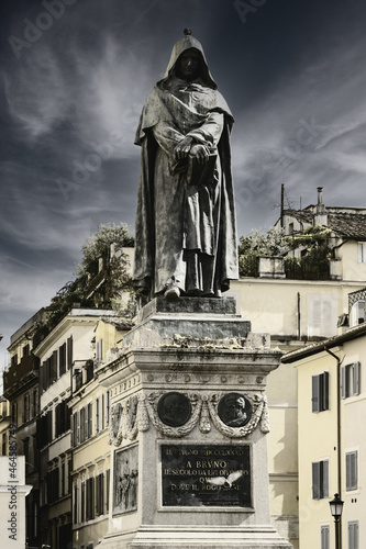 Obraz na plátně Bronze statue of Giordano Bruno in Campo dei Fiori Rome