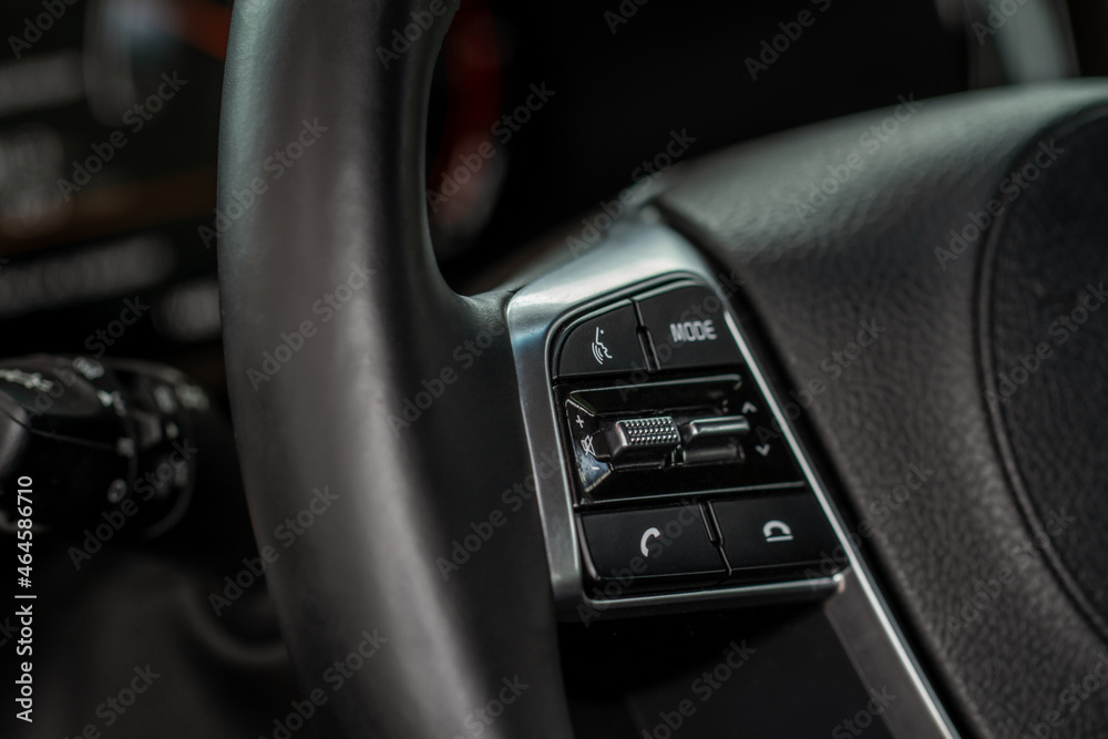 Multiple buttons on the steering wheel to accept or reject calls from the phone close up view. Answer and reject phone buttons.
