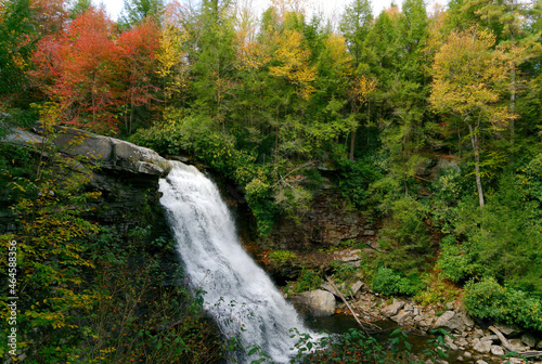 Fototapeta Naklejka Na Ścianę i Meble -  Muddy Creek Falls in Western Maryland in Autumn