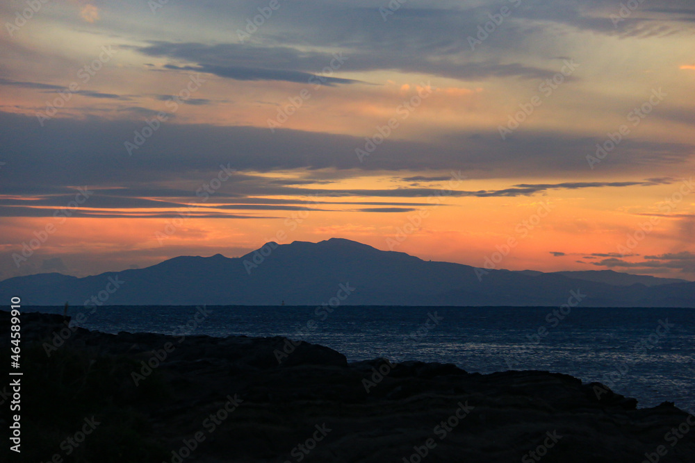 三浦半島　黄昏の城ヶ島から　伊豆半島天城山遠景