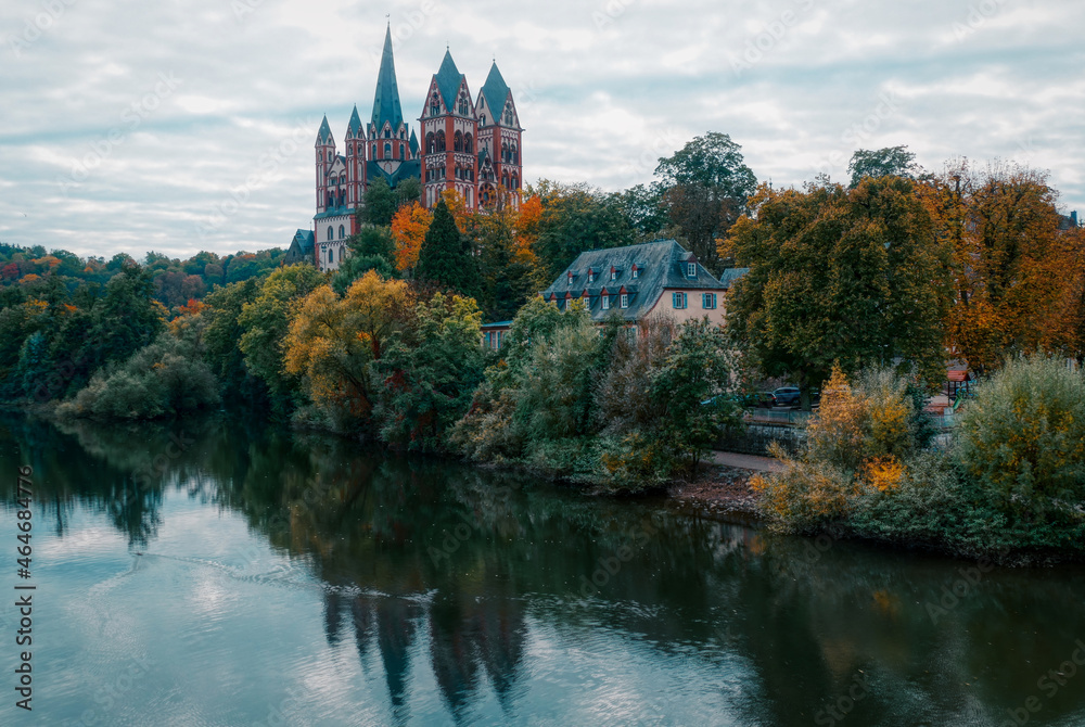 Blick auf den Limburger Dom im Herbst Blick auf den Limburger Dom im Herbst
