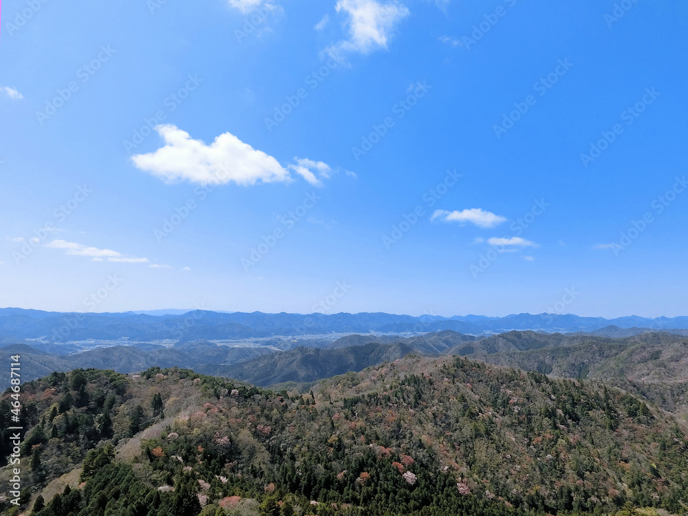 春の低山　山並み　多紀連山　兵庫県