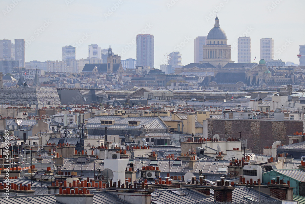 View panoramic of the rooftops of Paris 