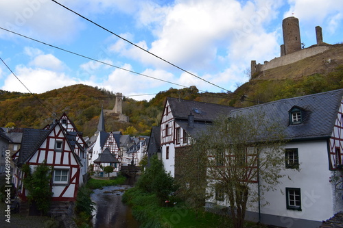 Elz in Monreal im Herbst mit beiden Burgruinen photo