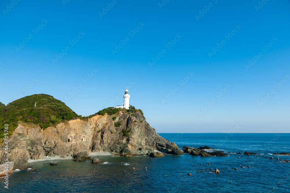佐田岬灯台と青空