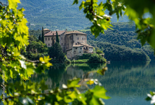 Foto Das Schloss Castel Toblino am Tobliner See - schöner Stopp auf dem Weg nach Arco