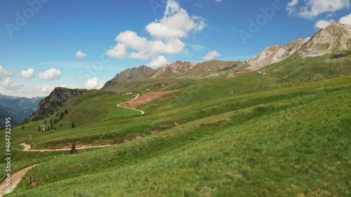 Passo san Pellegrino, Moena, val di Fassa, Dolomiti 4K, drone, Italia