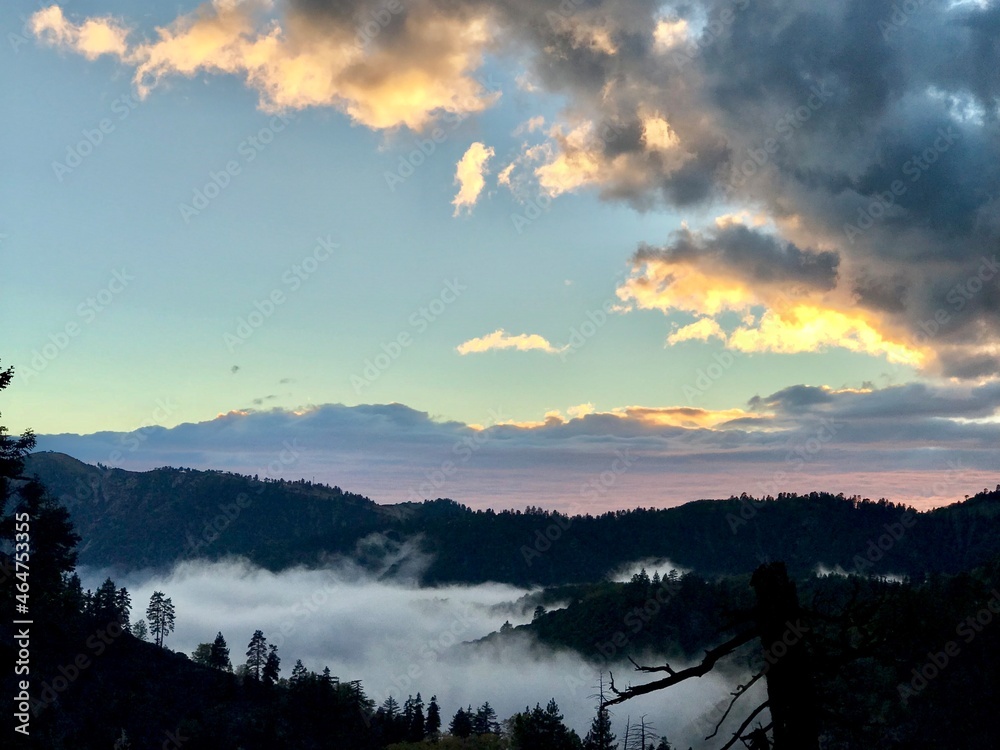 Obraz premium sunset in the mountains