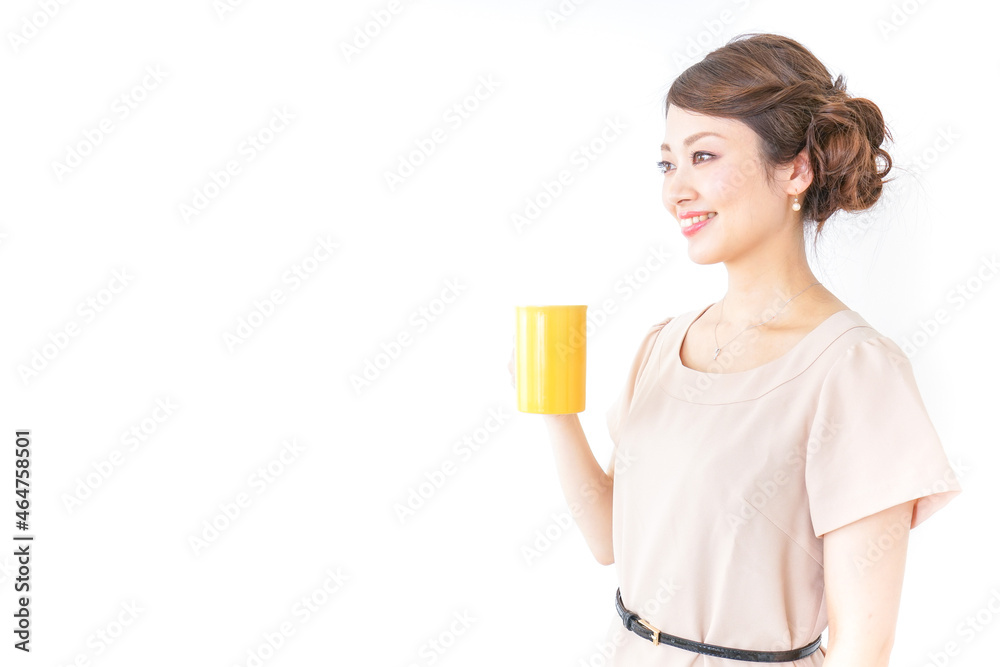 マグカップを持つ女性 マグカップを持つ女性