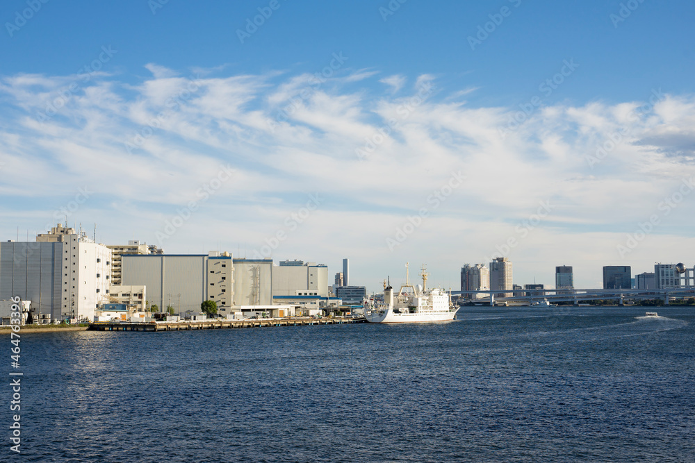 東京湾の風景　竹芝桟橋から晴海方面を望む
