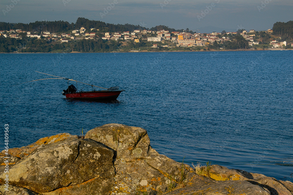 Escena marina en la Ría de Vigo.  Combarro, Pontevedra, Galicia.