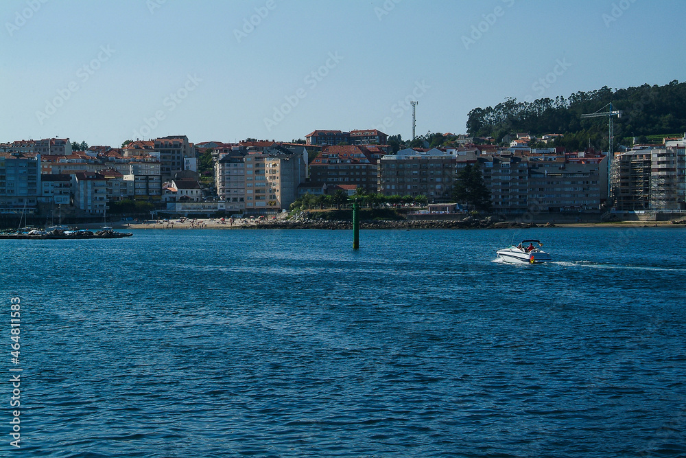 Escena marina en la Ría de Vigo.  Sanxenxo, Pontevedra, Galicia.