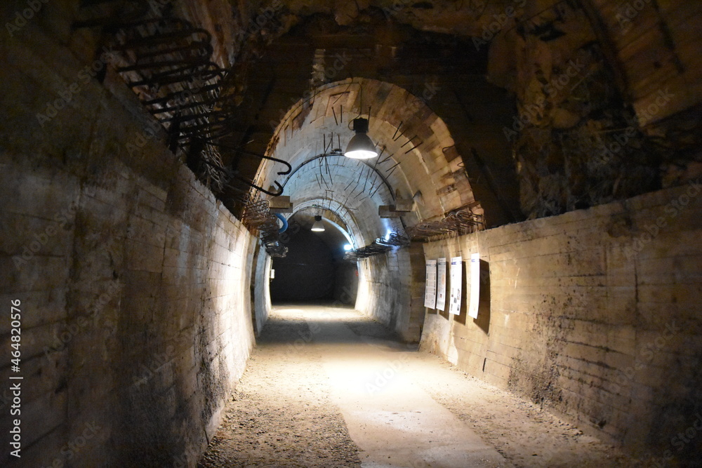Obraz premium Podziemia zamku Książ, kompleks RIESE, tunele wykute w skale