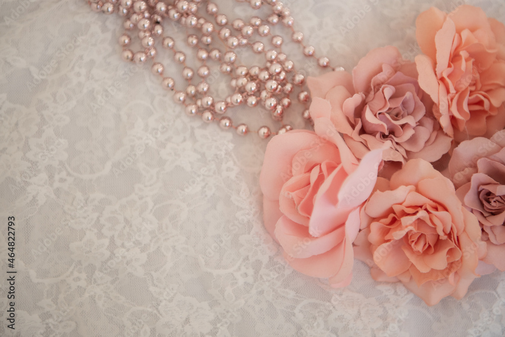 Fototapeta premium Dentelle, fleur et perles roses