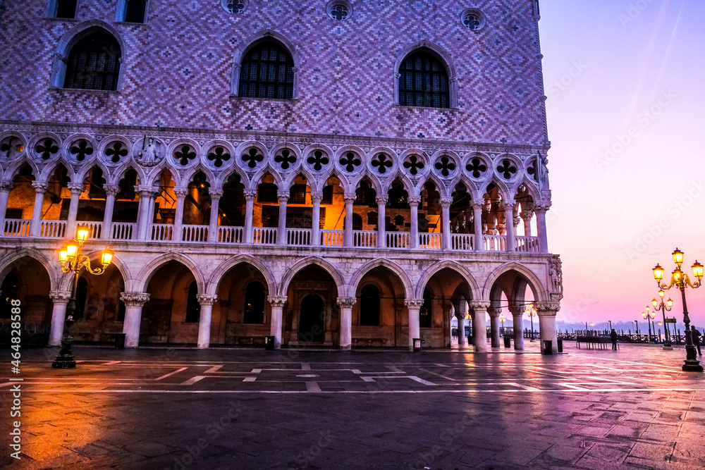 he Doge's Palace in Venice at dawn