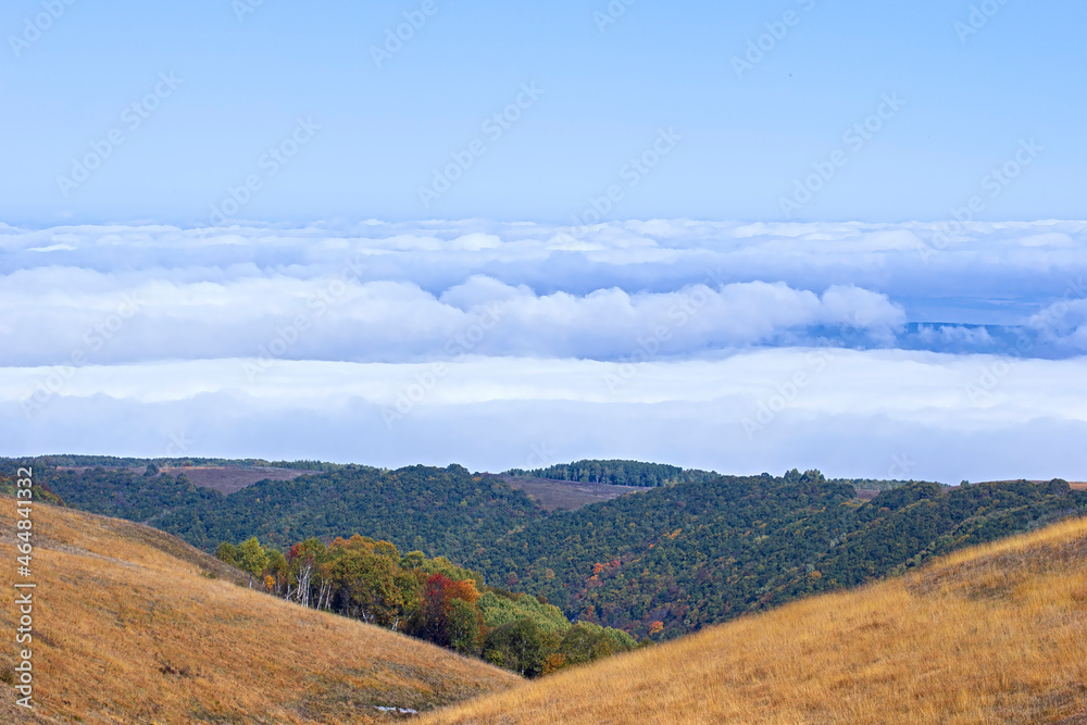 Гора Больше - поля и леса выше облаков