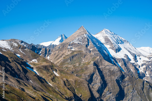 Obraz na płótnie Blick auf Großglocker (3798) mit Sonnenwelleck (3261m) und Fuscherkarkopf (3331m) an der Großglocker Hochalpenstraße in Österreich w salonie
