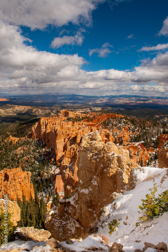 An early snowfall in Bryce canyon 