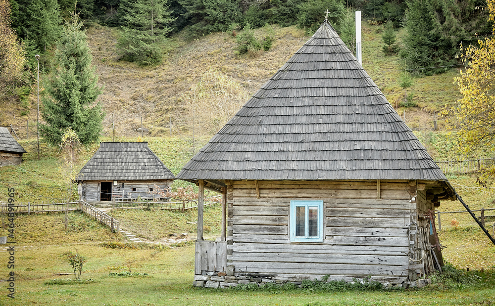 Fototapeta premium Village in the mountains. Autumn in a mountain village