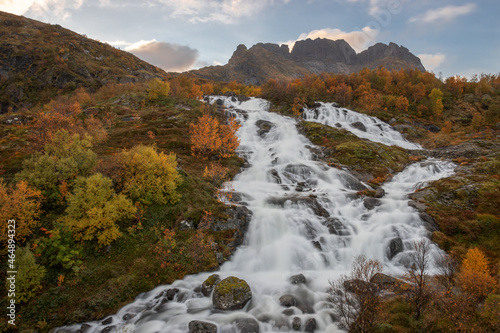 Lofoten Wasserfall