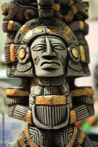 Rostro de figura artesanal prehispánica - cultura maya escultura de piedra