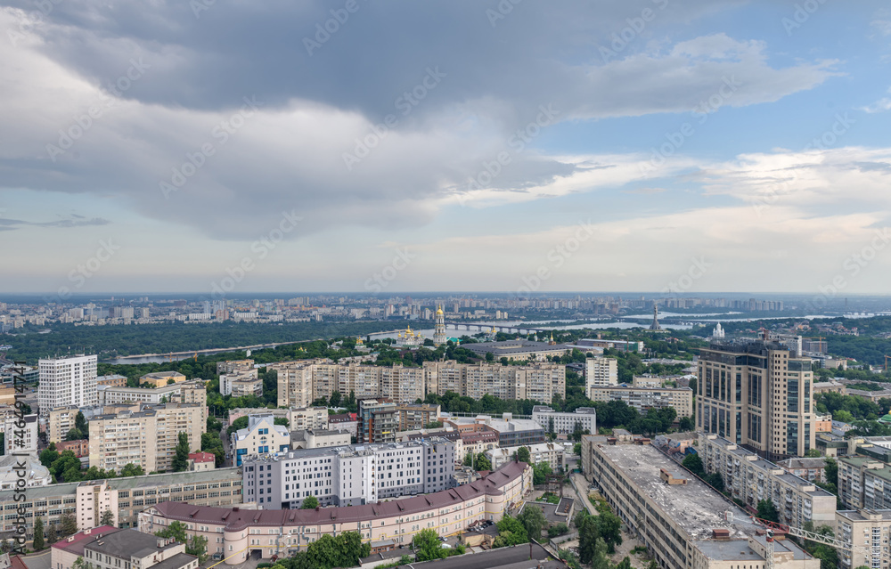 Obraz premium Beautiful panorama of the city center of Kiev and the Pechersk district from a height. View of the left bank and overhanging rain clouds