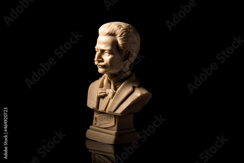 bust of Strauss