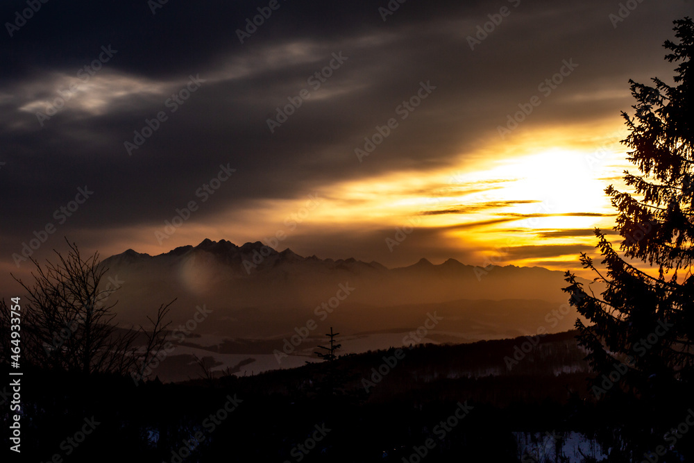 Panorama tatr widoczna z Beskidu Sądeckiego, Zachód słońca nad tatrami, Panorama of the Tatra Mountains seen from Beskid Sądecki, Sunset over the Tatra Mountains Panorama tatr widoczna z Beskidu Sądeckiego, Zachód słońca nad tatrami, Panorama of the Tatra Mountains seen from Beskid Sądecki, Sunset over the Tatra Mountains