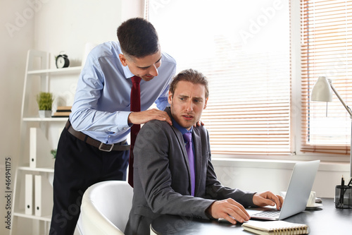 Boss seducing male worker i...