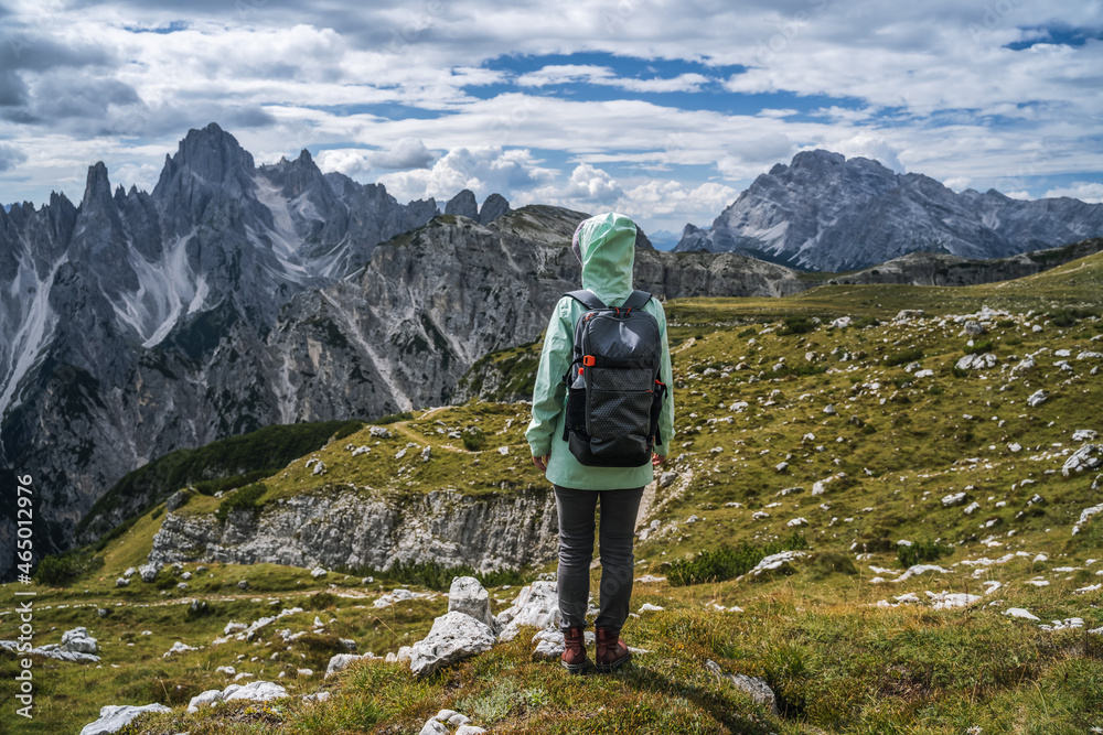 Obraz premium Woman hiker with backpack against Cadini di Misurina mountain group range of Italian Alps, Dolomites, Italy, Europe