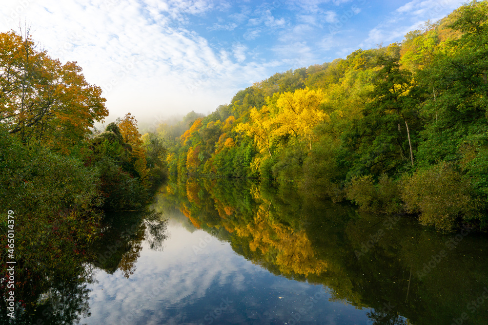 Limburg an der Lahn is a city in Hessen, central Germany. Population 33,832. A tributary of the Rhine is located on the banks of the Lan River. The western part belongs to the Rhineland-Palatinate.