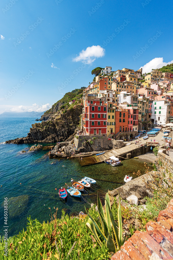 The famous village of Riomaggiore, tourist resort on the coast fo Cinque Terre National Park, UNESCO world heritage site. La Spezia province, Liguria, Italy, southern Europe.