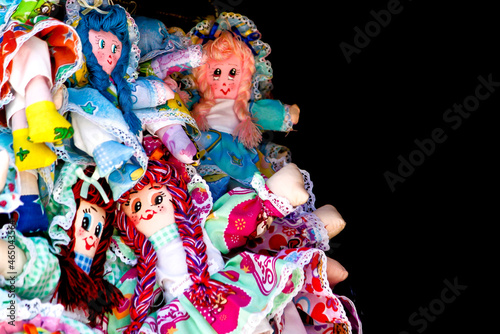 Muñecas de trapo  muy coloridas,  juguetes