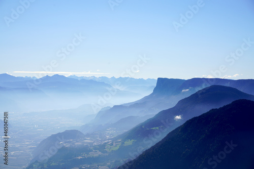 Fototapeta Naklejka Na Ścianę i Meble -  Hiking trail in South Tyrol to Glaitner Hochjoch