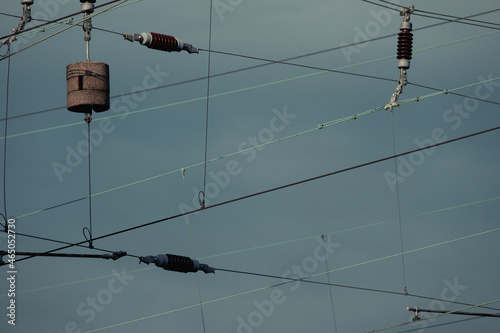 Stromleitungen für Züge