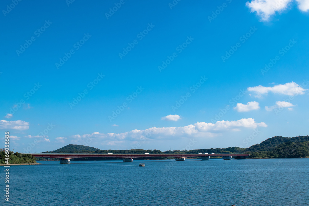 浜名湖と東名高速道路の浜名湖橋