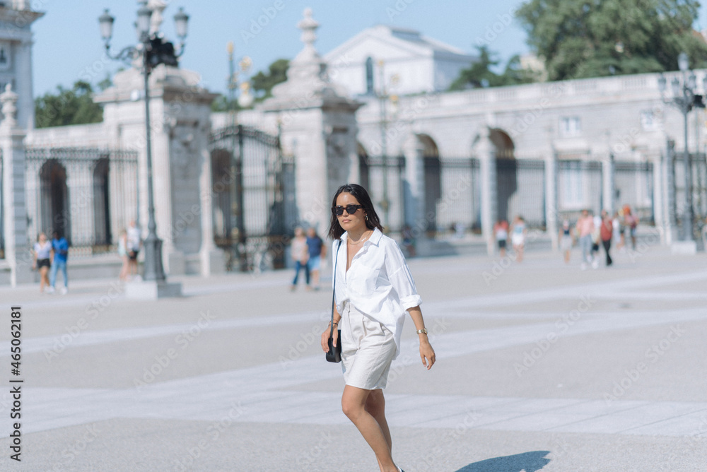 Naklejka premium woman walking on the street