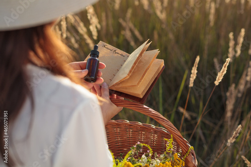 Fotografia Natural remedie, dropper bottle - MOCKUP, empty book