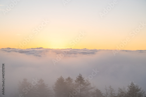 日の出直前の雲海 © kikisora