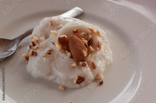 Bianco mangiare dessert with almond