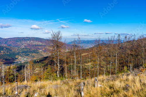 góry, Beskid Śląski jesienią z lotu ptaka, okolice Szczyrku, widok ze Skrzycznego photo