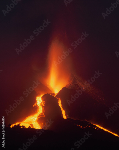 Momento eruptivo del volcán de Cumbre Vieja en la isla de La Palma. 
